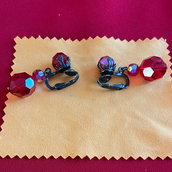 Vintage Clip-On Earrings - Picture 3 of 5
